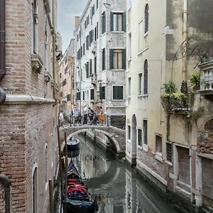 Apartment Gondola Luxury - Campo Santi Filippo E Giacomo By Wonderful Italy, Venice
