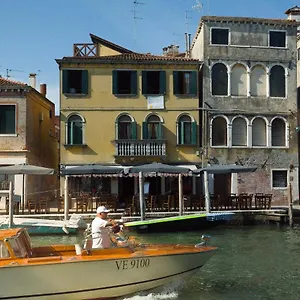 Apartment Casa Virginia Direct At The Canal Cannaregio With Own Roof Terrace, Venice